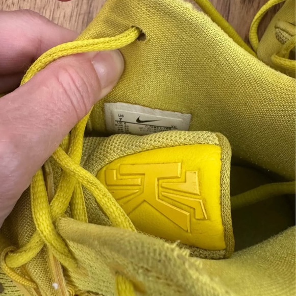 Nike Kyrie 5 Spongebob Squarepants Sneakers size 7 - Picture 8 of 8